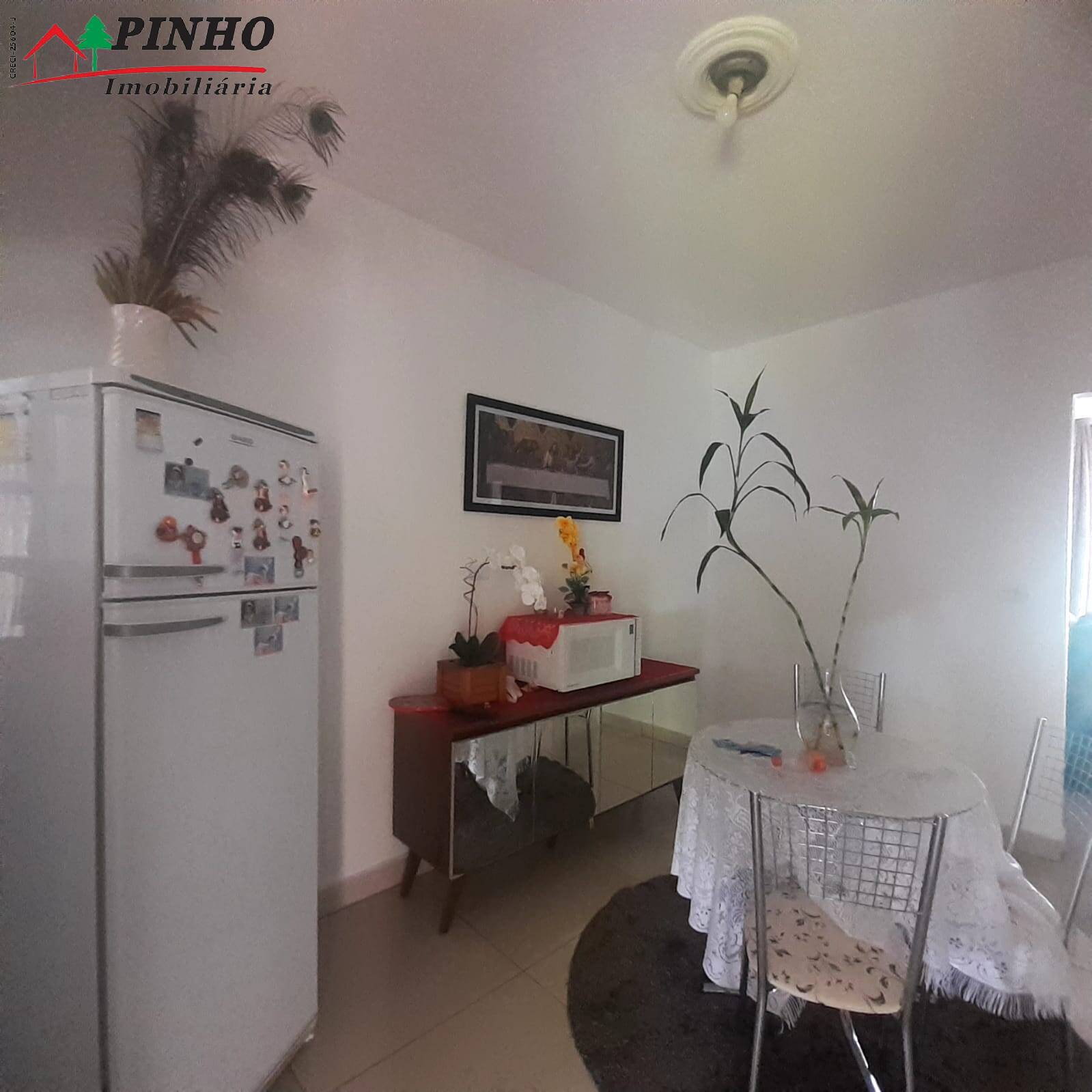 Casa à venda com 2 quartos, 70m² - Foto 1