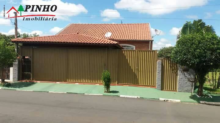 Casa à venda com 4 quartos, 238m² - Foto 1