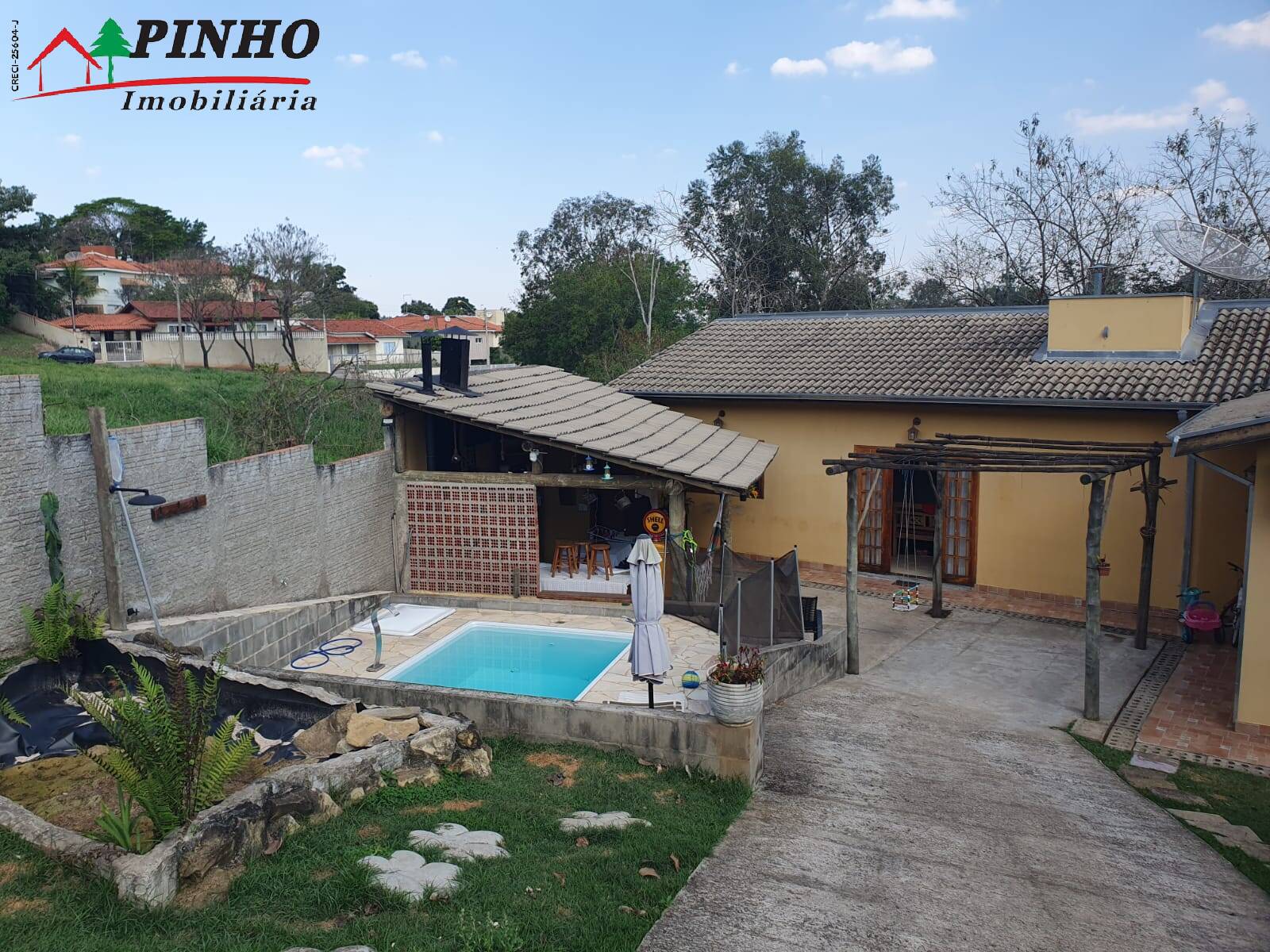 Casa à venda com 3 quartos, 70m² - Foto 1