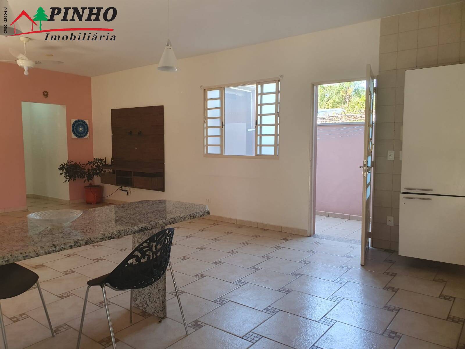 Casa à venda com 3 quartos, 220m² - Foto 4