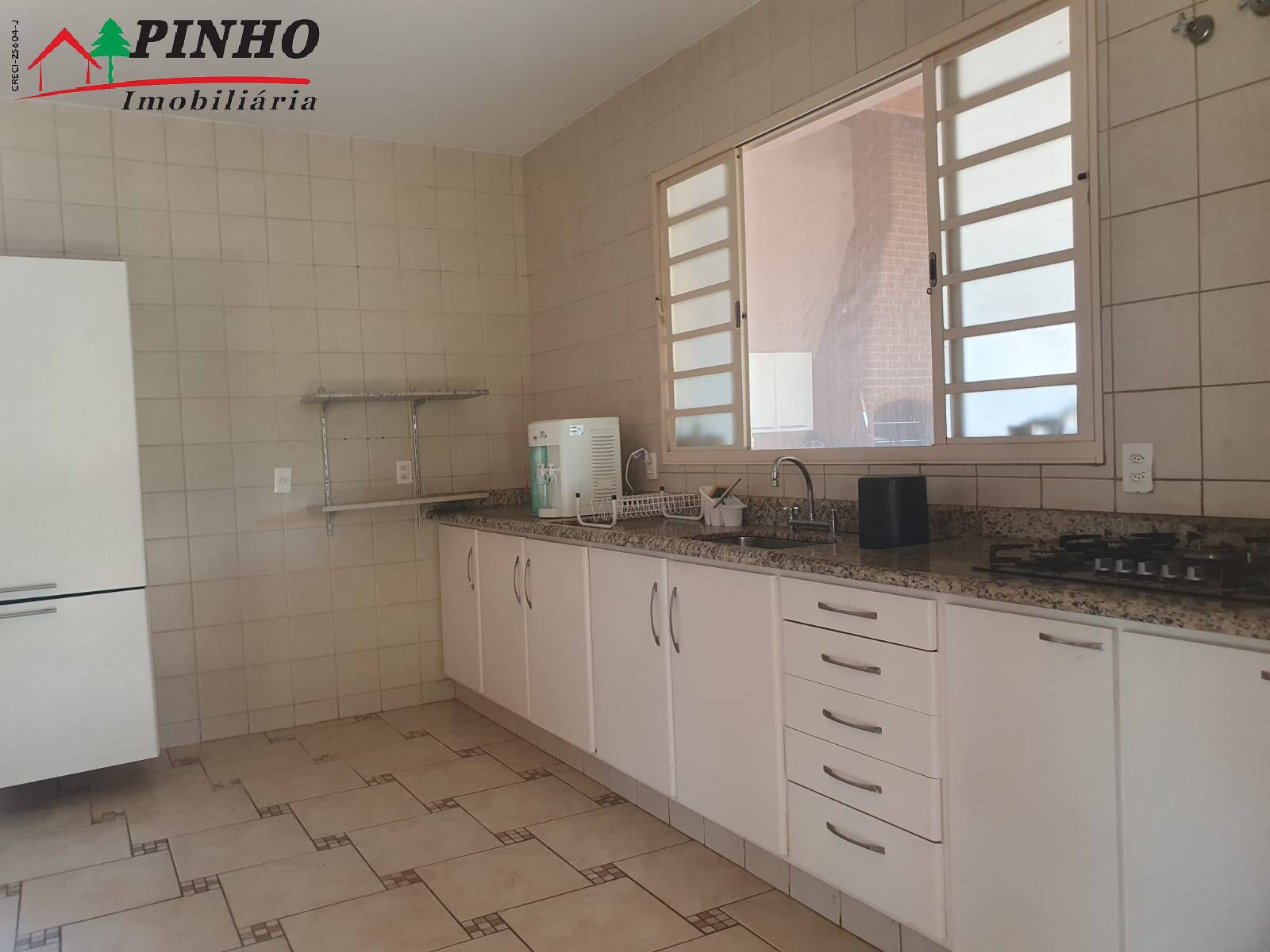 Casa à venda com 3 quartos, 220m² - Foto 11