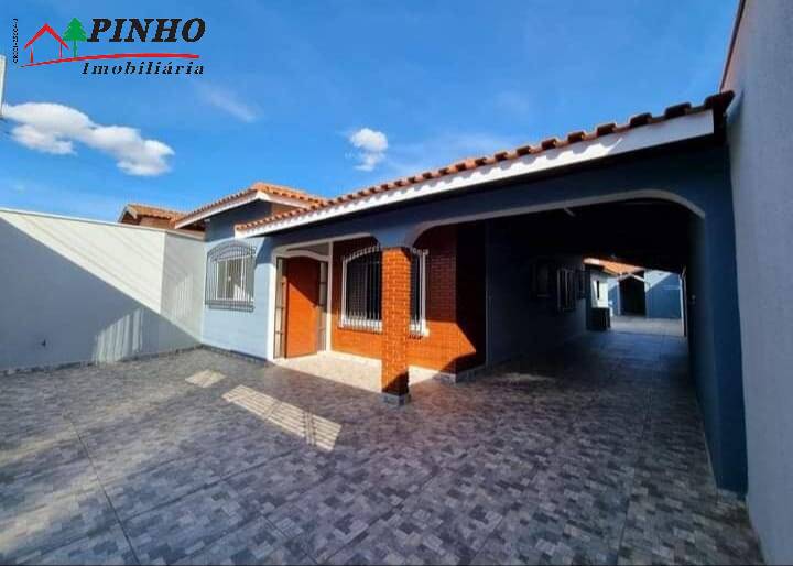 Casa à venda com 5 quartos, 200m² - Foto 1