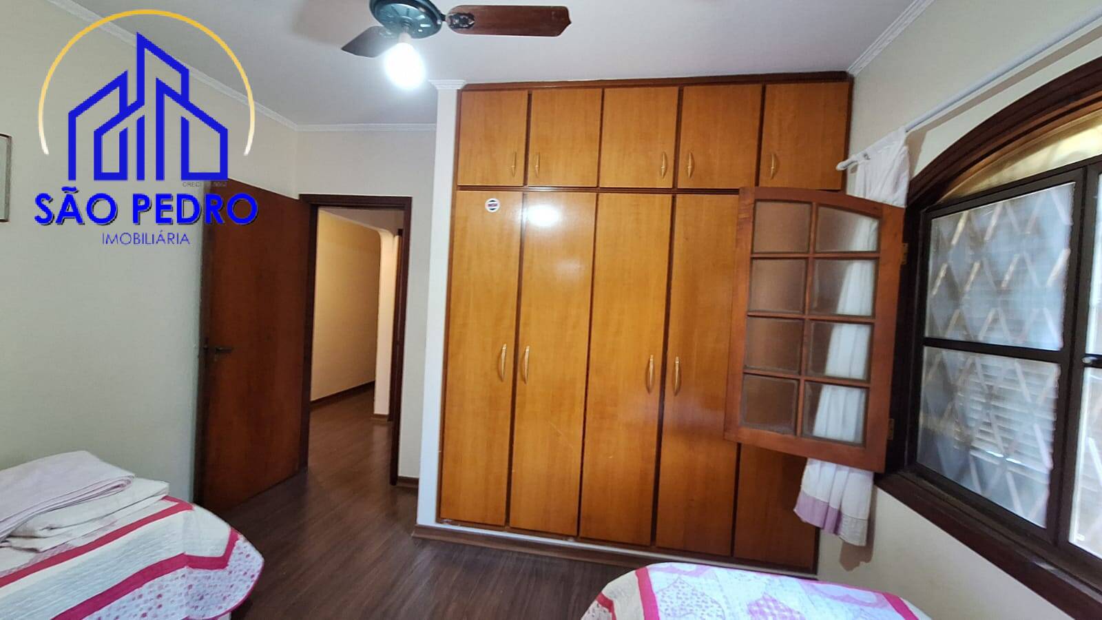 Casa à venda com 4 quartos, 323m² - Foto 35