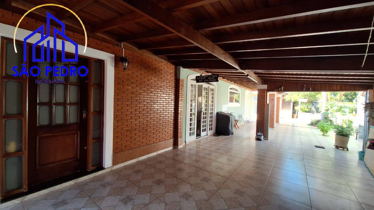 Casa à venda com 6 quartos, 220m² - Foto 4