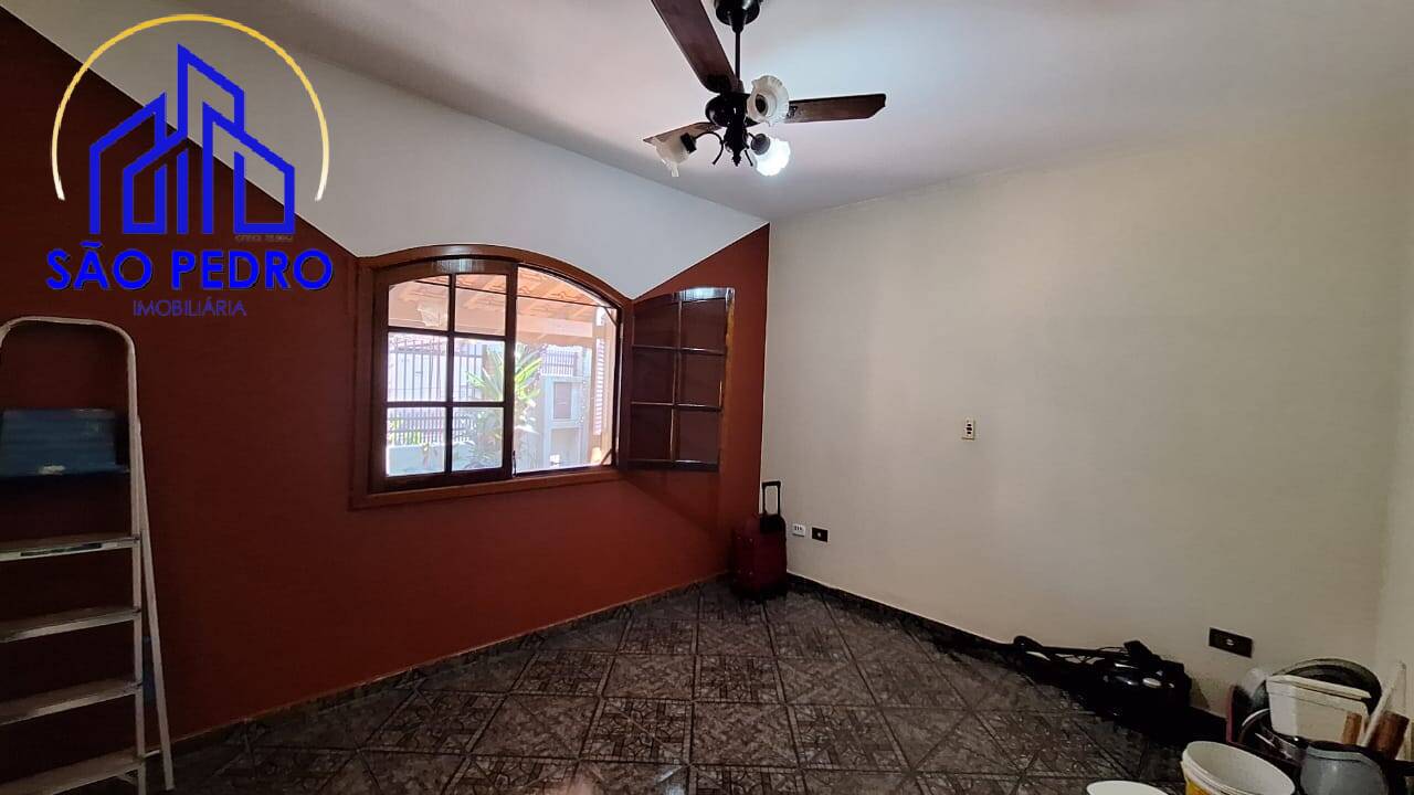 Casa à venda com 6 quartos, 220m² - Foto 16