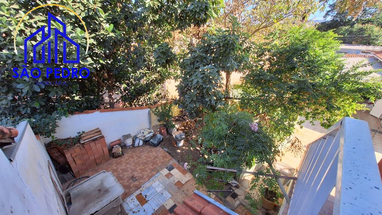 Casa à venda com 6 quartos, 220m² - Foto 34