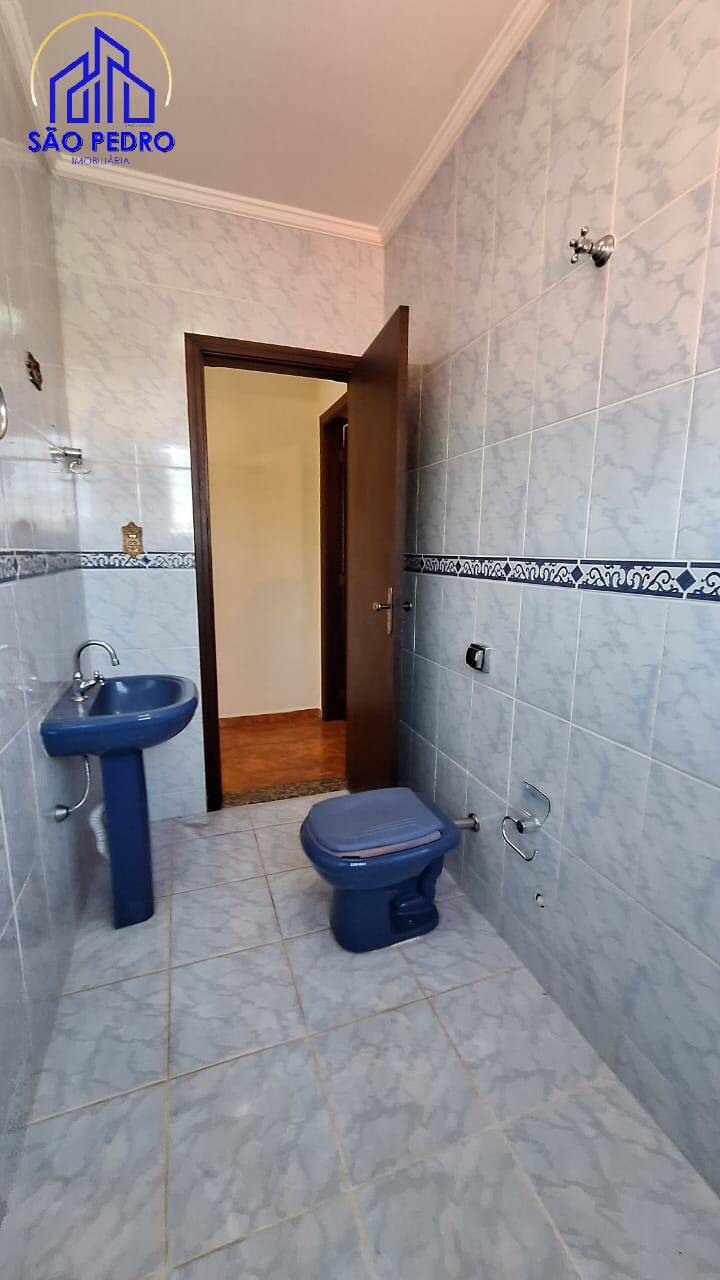 Casa à venda com 6 quartos, 220m² - Foto 47